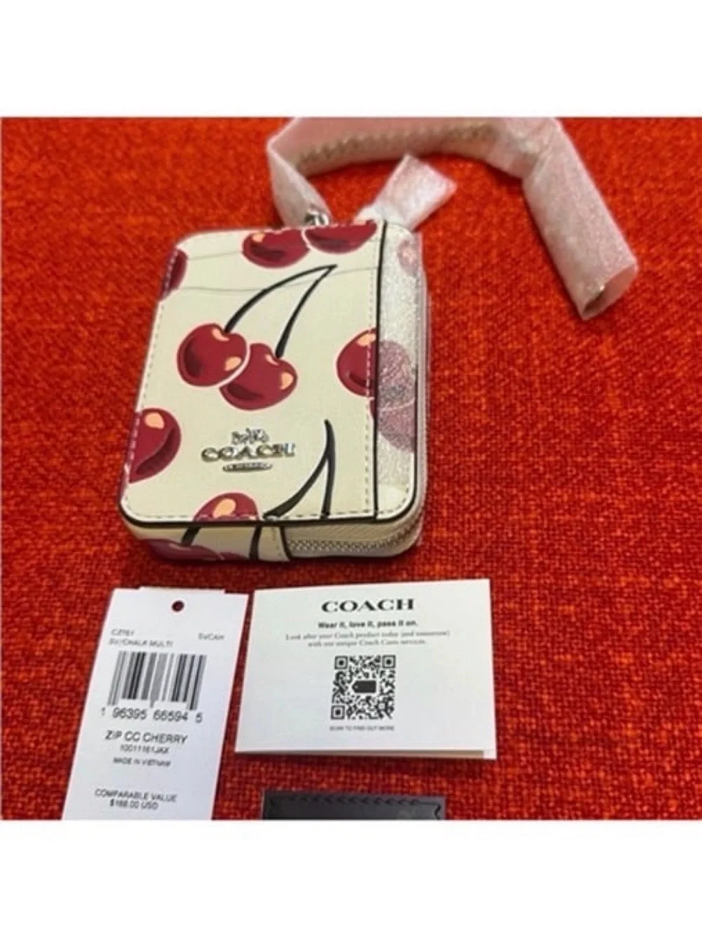 ❤️❤️❤️Coach Zip card case with cherry print ❤️❤️❤️ - Picture 1 of 5